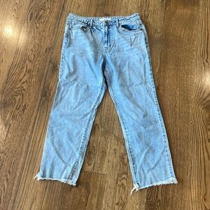 HIDDEN LIGHT WASH JEANS